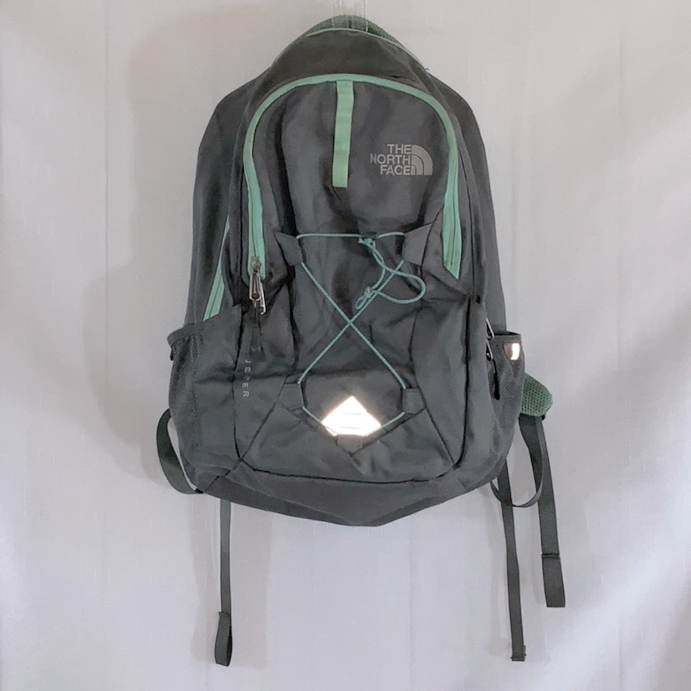 930 The North Face Jester Gray Backpack with laptop compartment - Picture 4 of 16